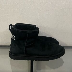 Short Black UGGS
